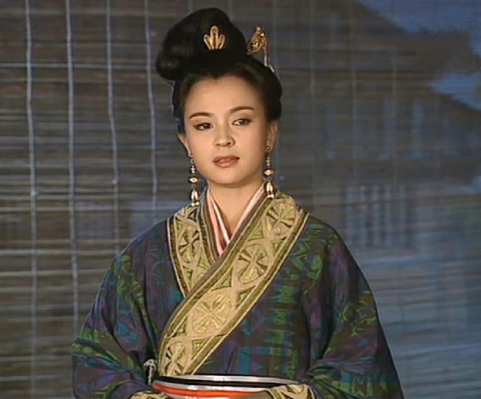 贾探春|东方闻樱古装扮相 676767  1996年,东方闻樱参演沈好放