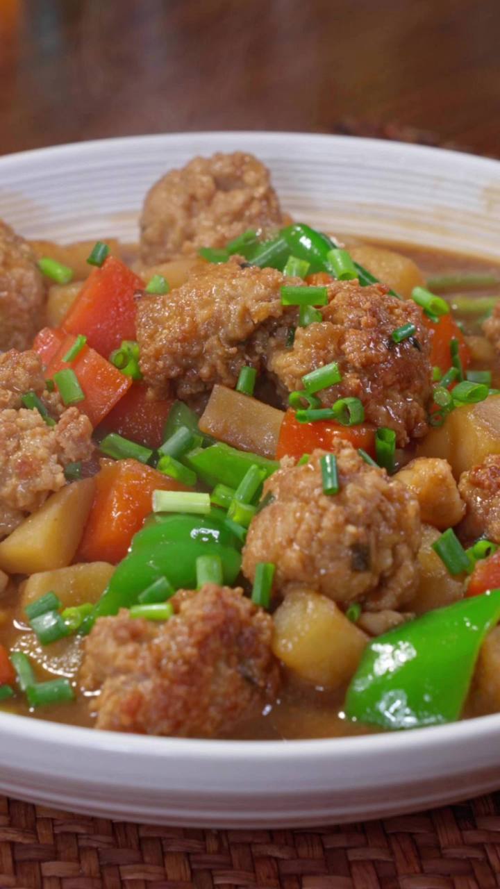 小朋友超爱吃的土豆烧丸子,做法简单, 好吃到汤汁都不剩020202