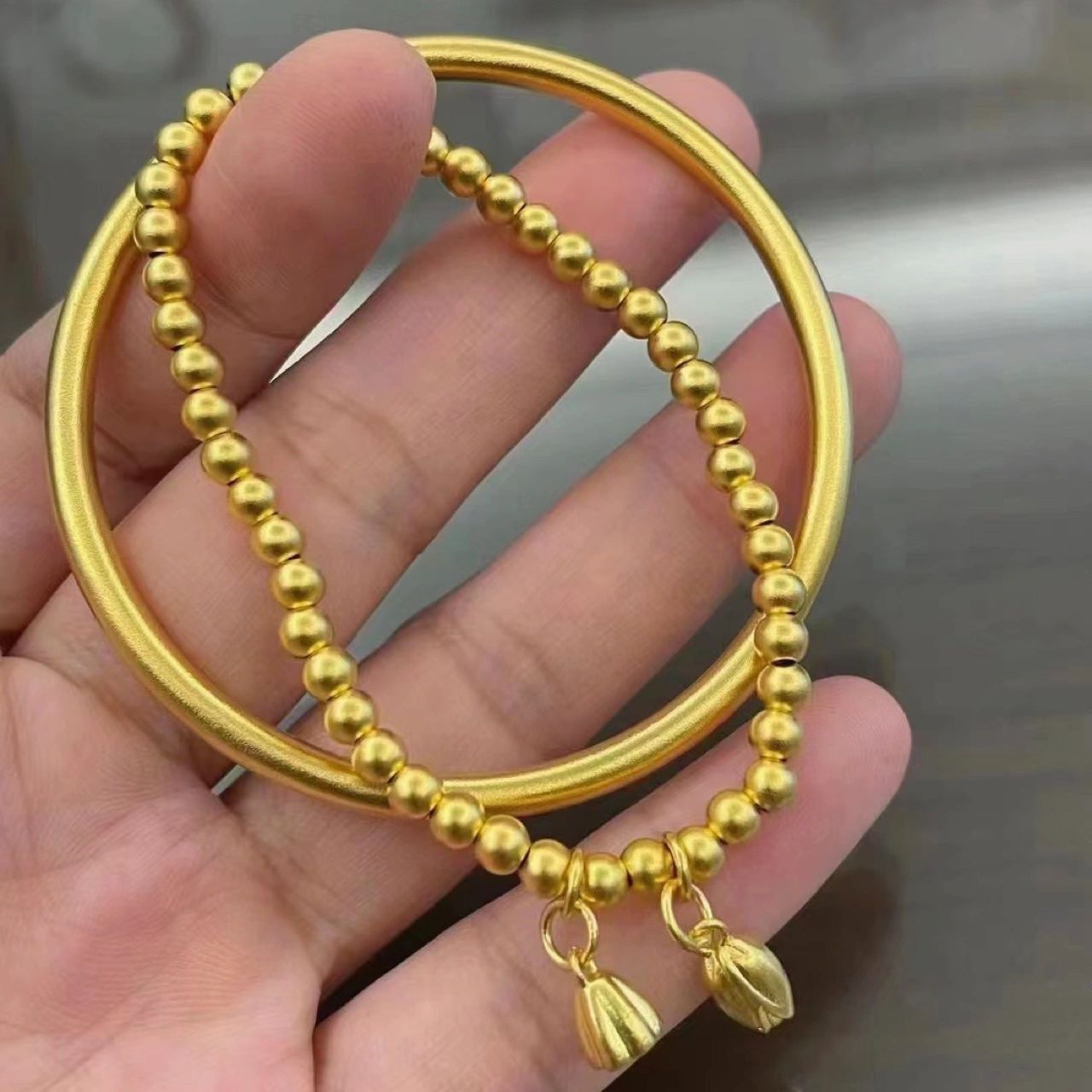 古法传承手镯 两世欢手串,象征永恒的爱情 提到古法工艺黄金手镯,最