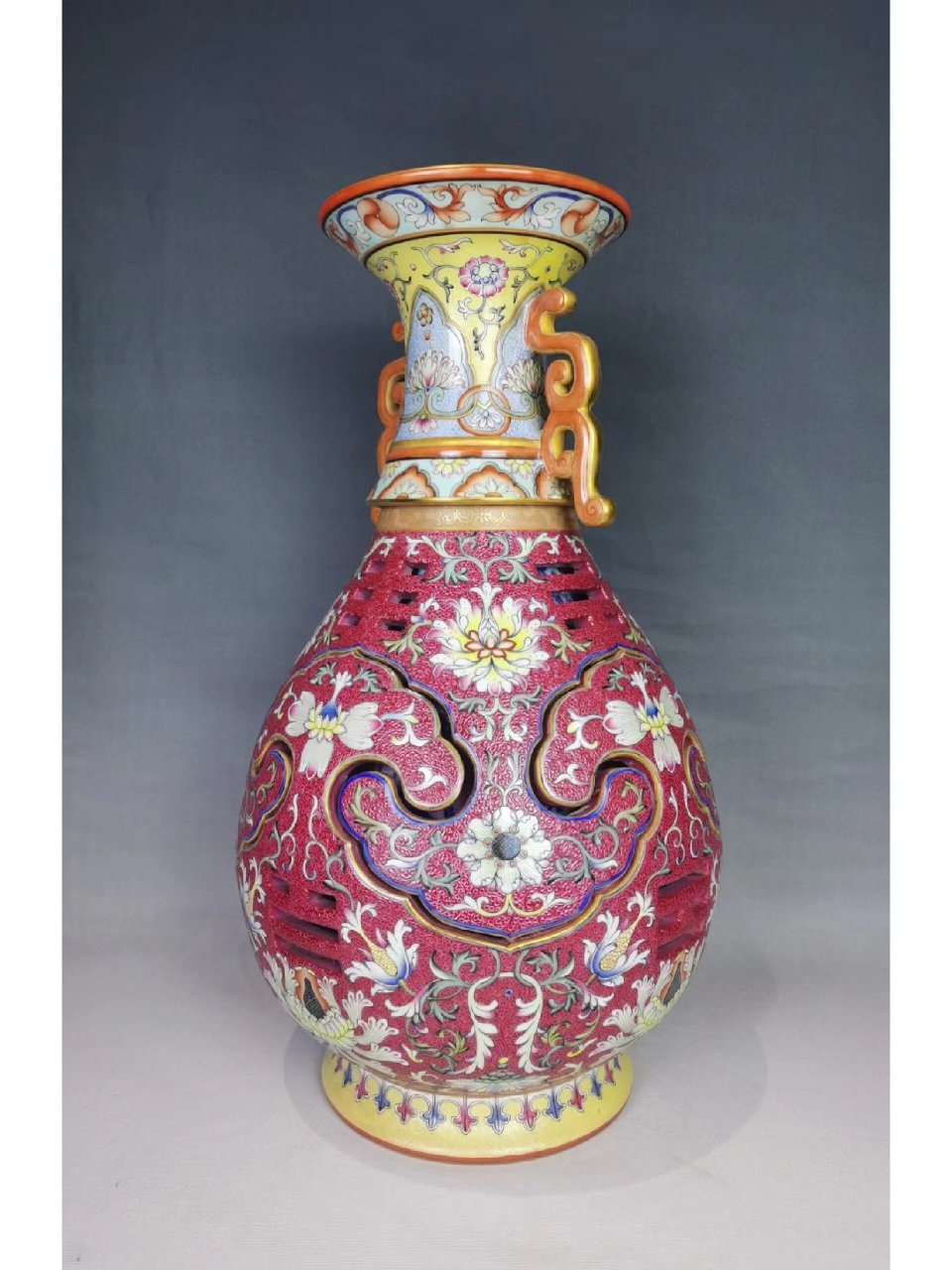 乾隆洋彩交泰转心瓶 乾隆高货重器放漏,喜欢联系.