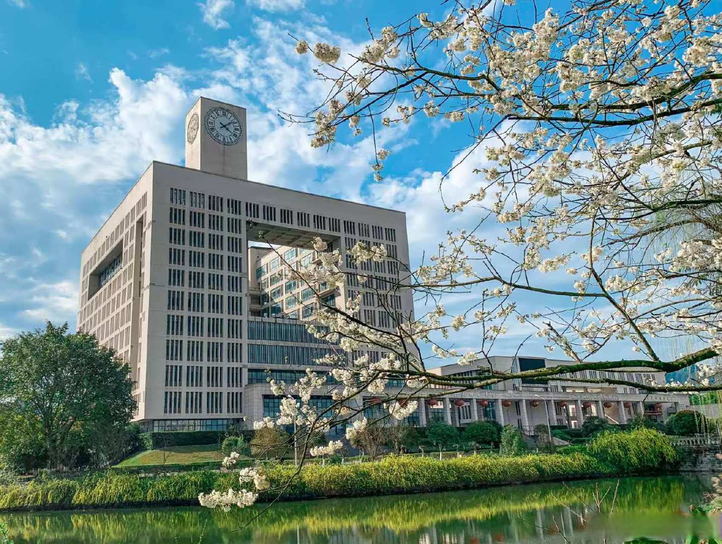 重庆师范大学建校70周年生日快乐# 悠悠七秩,风华赓续; 肩负重任,梦