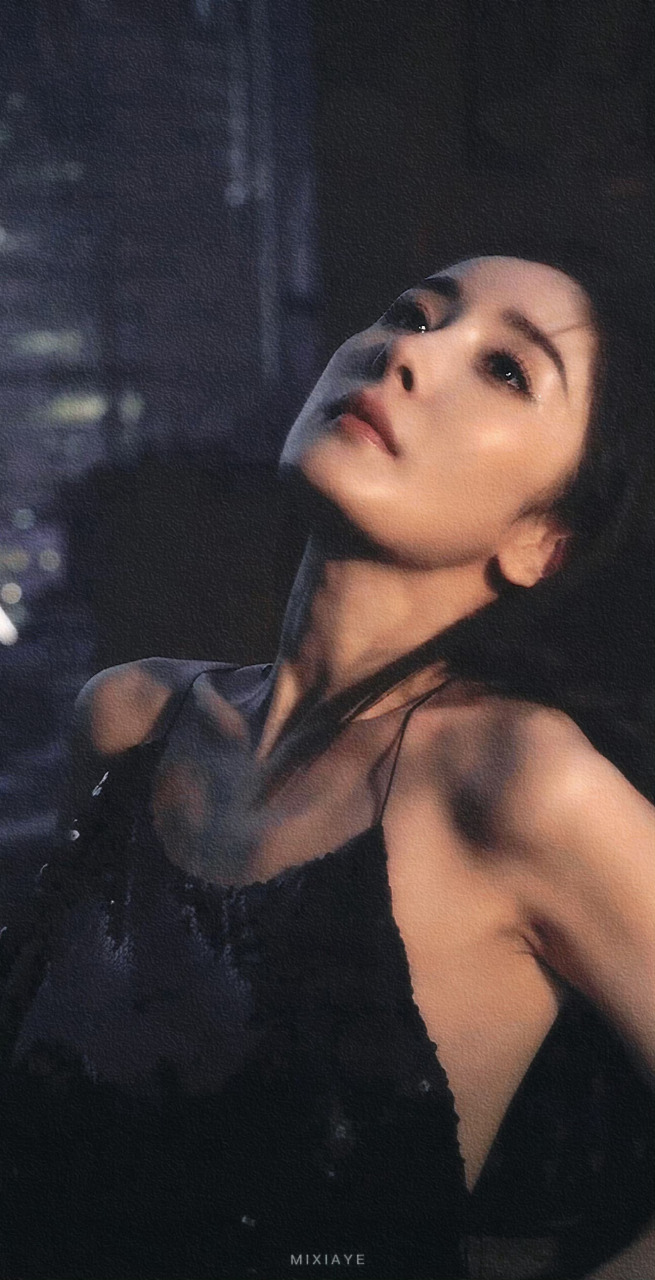 幂姐抬头就是一张画报,美晕了,图二很让人冲动啊[色]#杨幂##杨幂