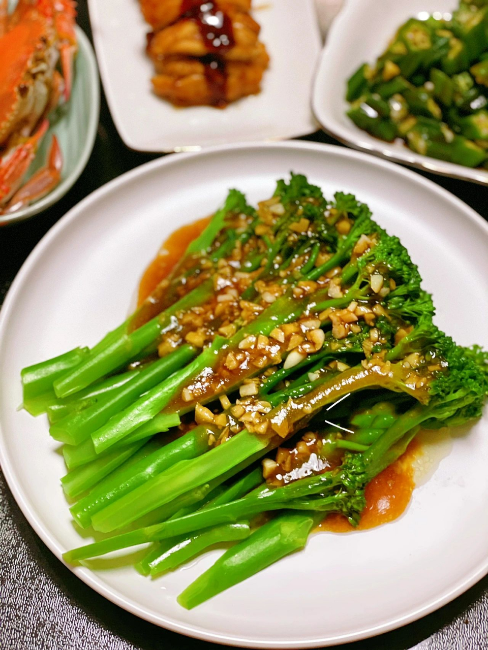 甜杆西兰花最好吃的做法        甜杆西兰花从中间切开,烧开水加一小