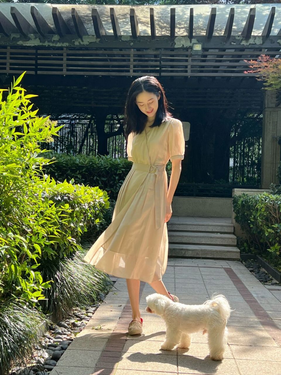 郭晓婷私服 | 小裙子搭配渔夫鞋,清凉舒适 郭晓婷一组私服,身着eifini