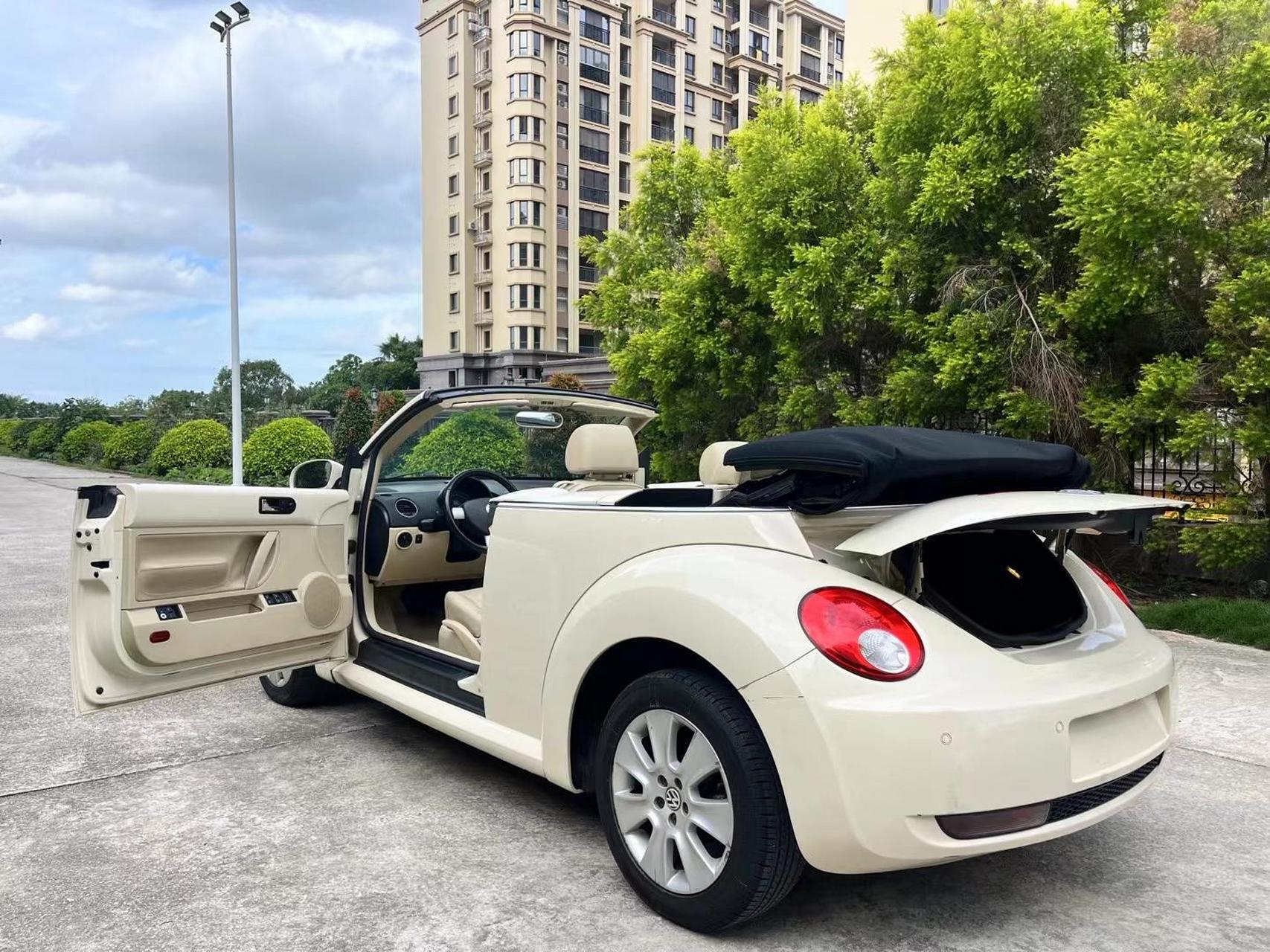 大众甲壳虫敞篷版. 自动折叠后视镜,座椅加热,真皮方向盘