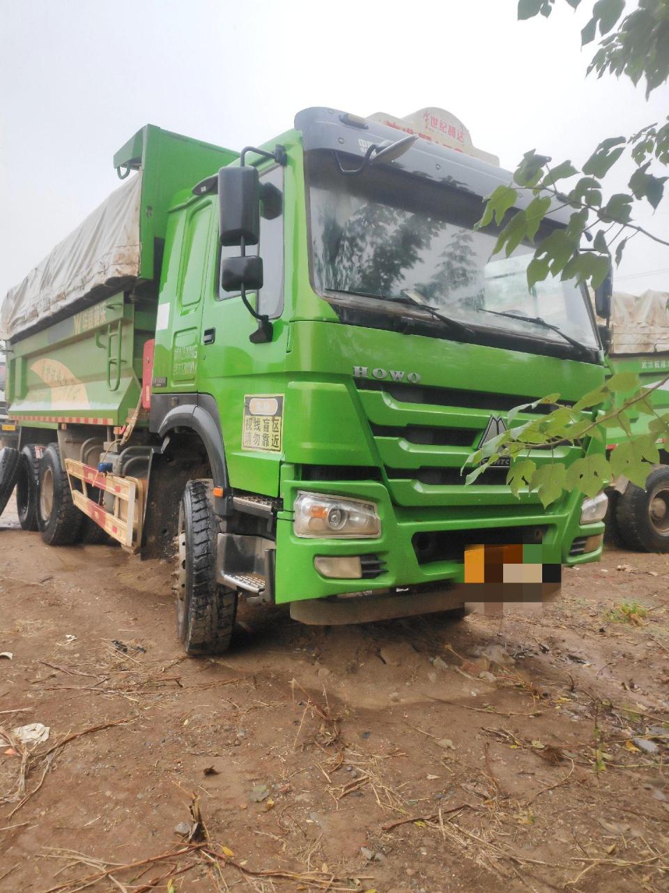 多台20年豪沃后八轮,380马力,只跑了万把公里的精品车,货箱5.6*1.2*2.