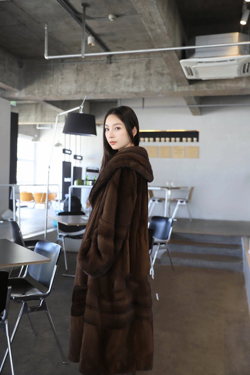 中古款咖啡色水貂大衣喜欢哪个