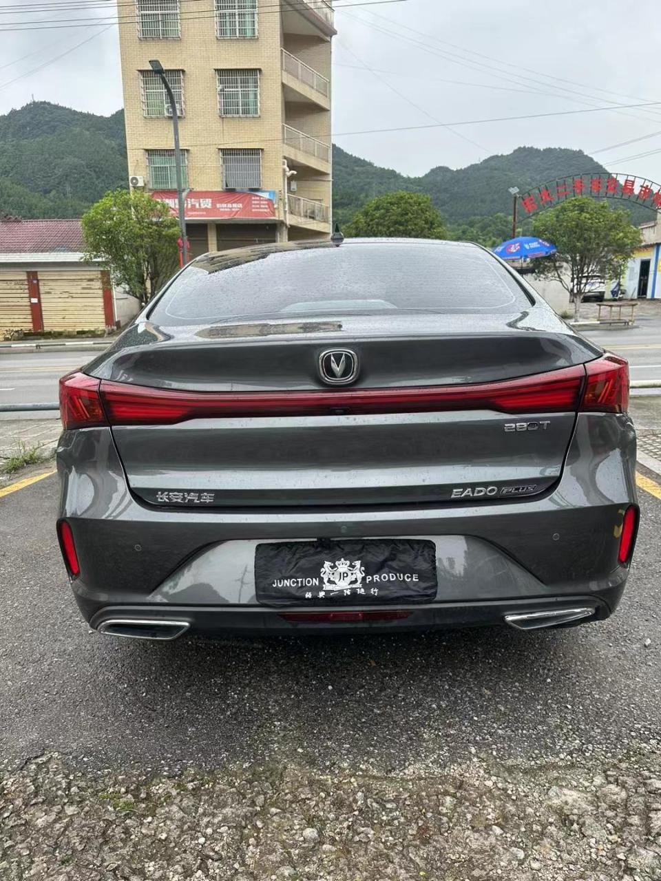 刚刚才到店才4个月的一手私家用车长安逸动plus,1.