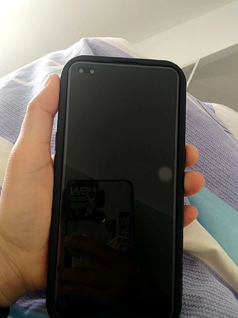 oppo手机突然黑屏了,然后打不开了,按关机键会有声音,但是还是黑屏?