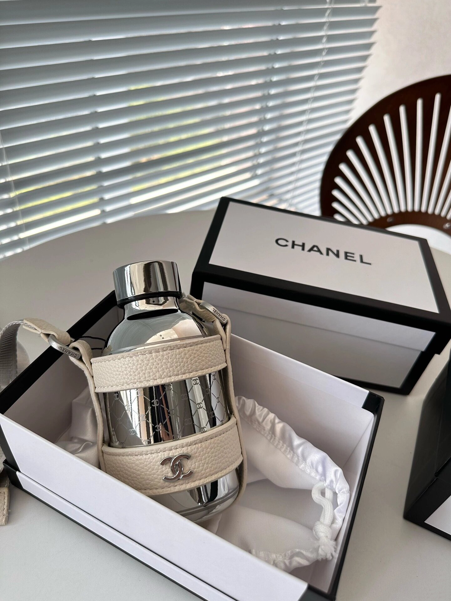 新品保温杯 香奈儿保温杯 小香风 新品保温杯 香奶奶字母1ogo包包水壶