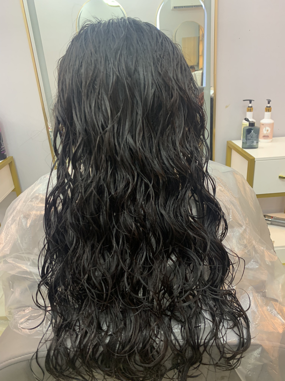 法式烫发失败告终 图一是我给托尼的照片 图二是湿发样子;图三是吹干