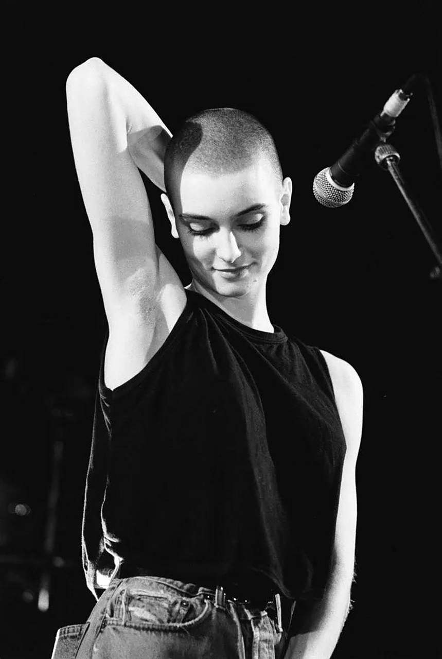 来自爱尔兰都柏林的传奇女歌手 sinéad oconnor(希妮德·奥康娜)