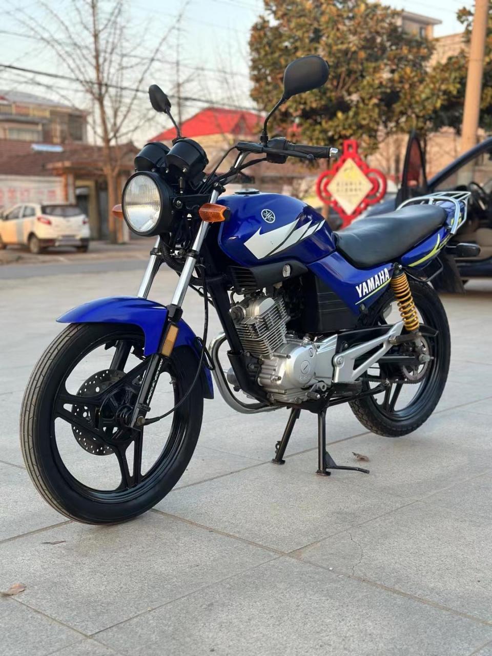 到货极品雅马哈天剑125一台,罗西签名版46号,全车原版原装高配脚电双