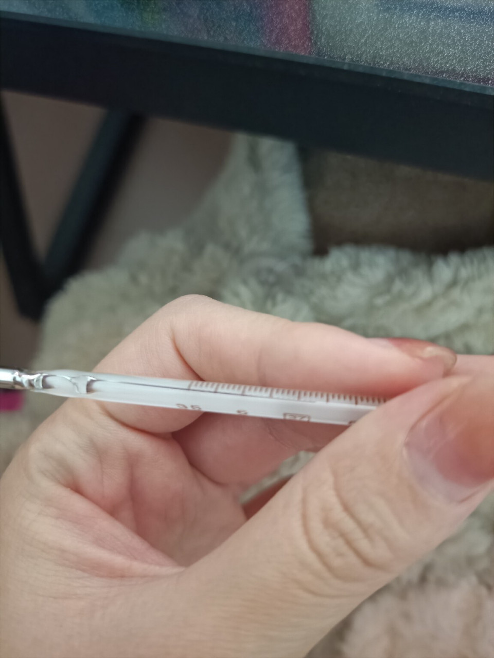 电子体温计怎么测才准? 都是放腋下 电子一分钟 36.4 水银6分钟 37.