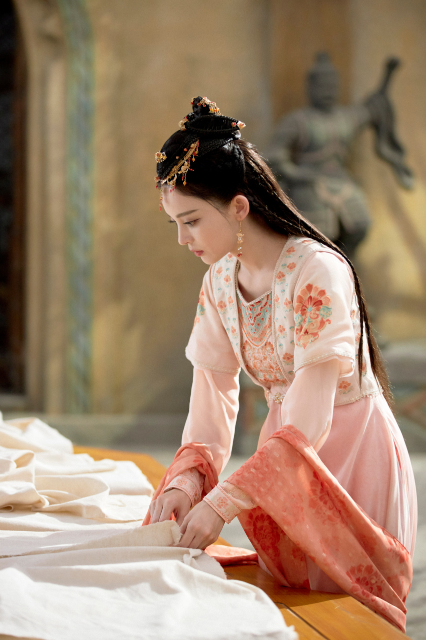 库狄琉璃@娜扎 亲手写下万民书,游劝西州百姓签名,展开营救行动;制作