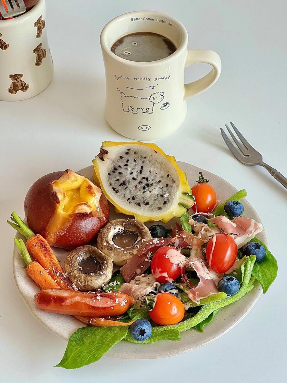 一人食|芝士碱水球&冰草火腿沙拉早餐拼盘01 摆盘是早餐的7815
