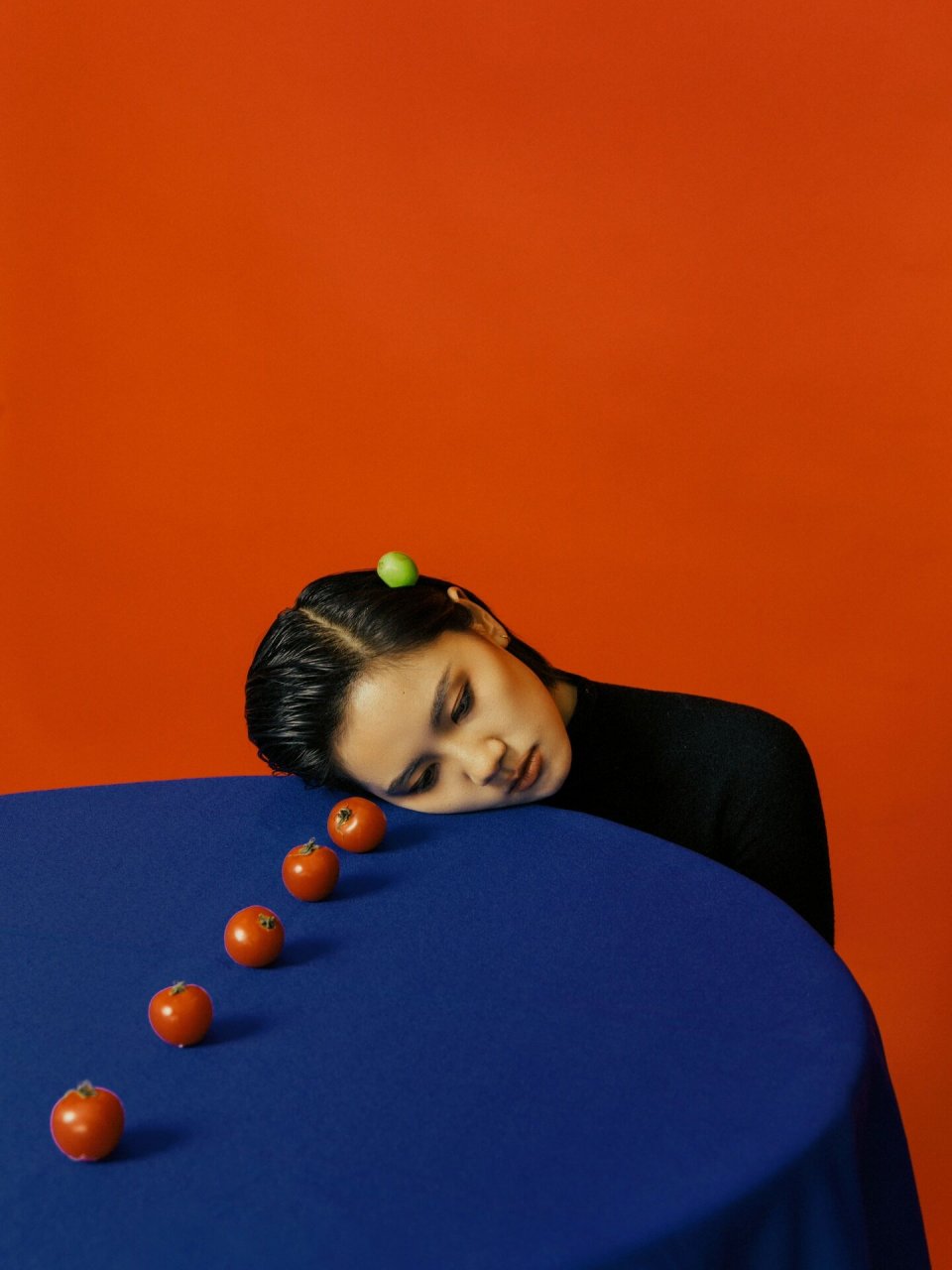 在审美上的配色《红绿蓝》9308杂志感复古写真 一组红绿蓝撞色