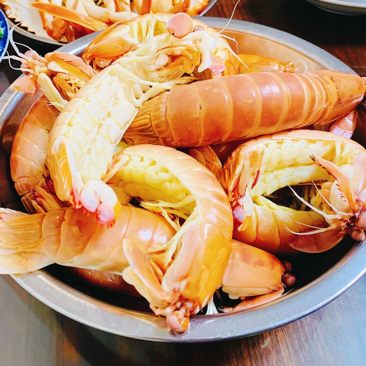 海鲜大餐*七彩皮皮虾 老板娘说这个赖尿虾是新品种,又名:贵妃虾,又叫