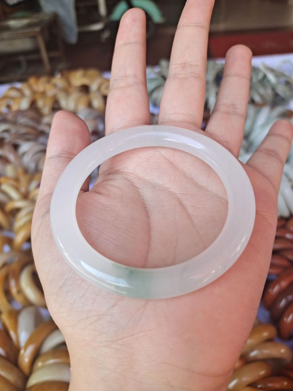 看看天山翠雪翠和冰翠的区别 图一图二是冰翠 图三图四是雪翠 能看