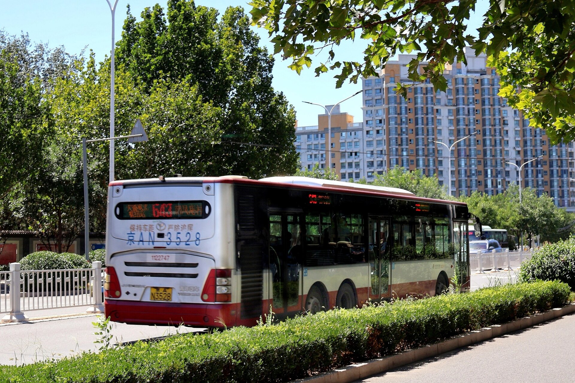 北京公交最后的青年三轴 345快22734 643路22747 青年已不再年轻