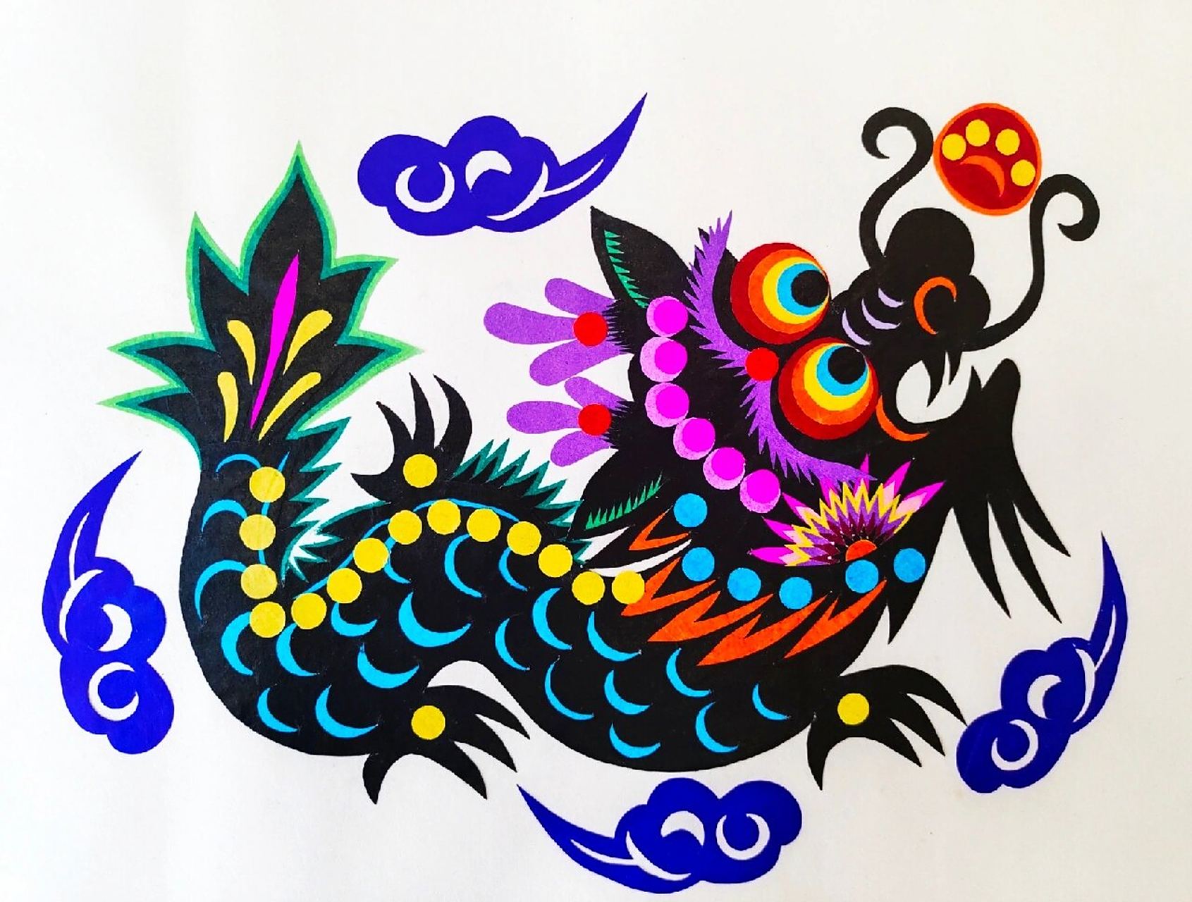 《彩贴剪纸·十二生肖》 古老的剪纸艺术离不开传统的民俗活动,十二