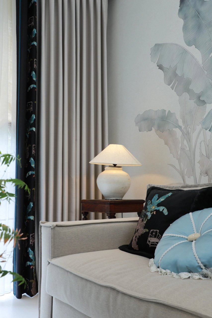 客厅新中式风格窗帘,儒雅书卷气质 好久没分享新中式风格窗帘啦 今天