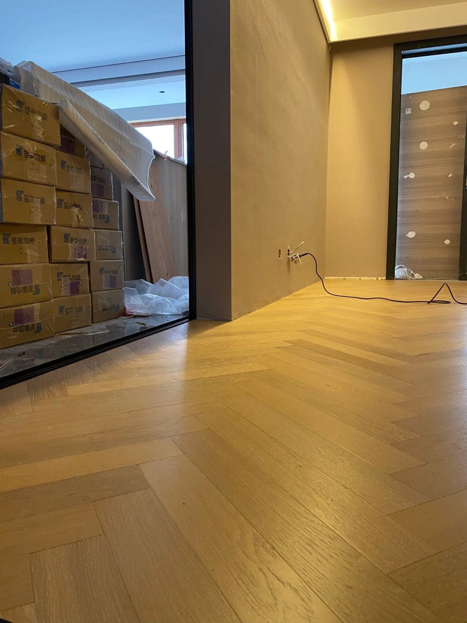 圣象地板-专业团队专业的人 圣象多层实木人字拼接,超级奈斯喜欢99