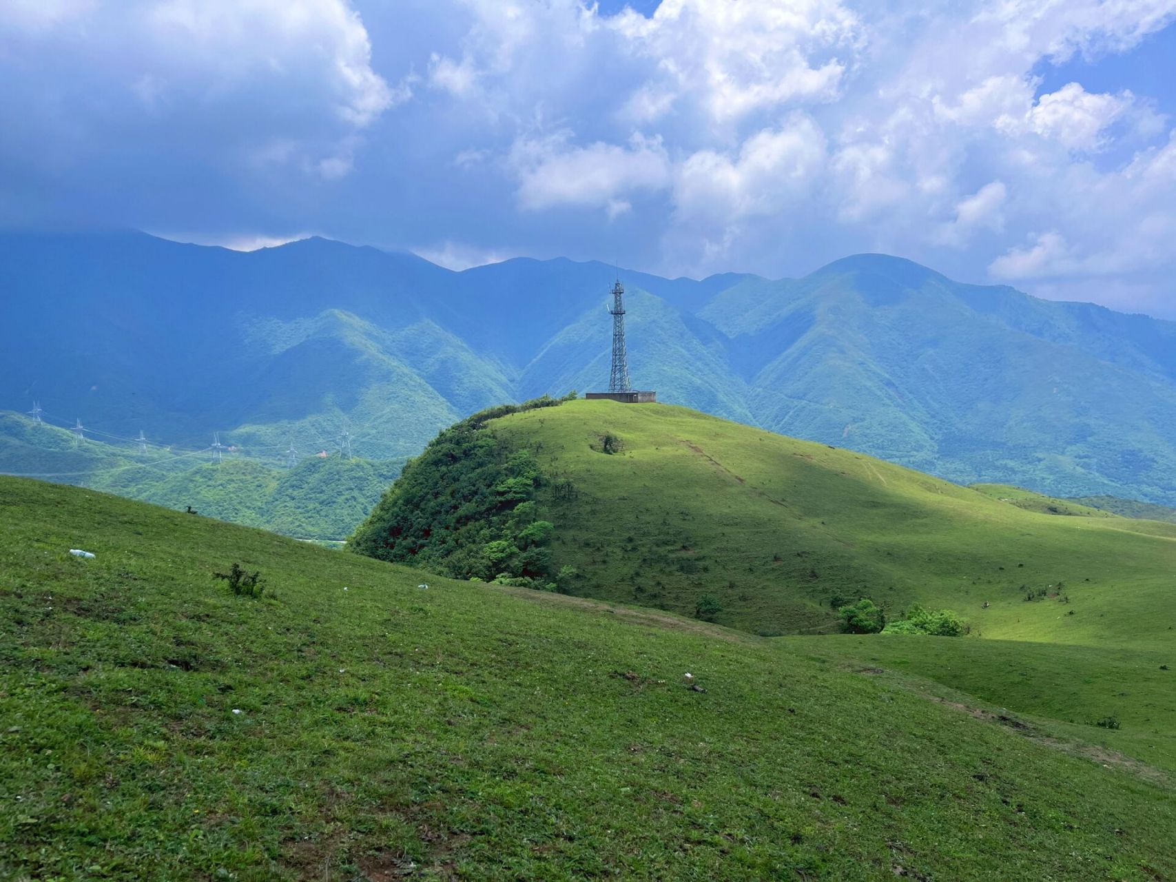 成都周边游之雅安汉源之万亩草原 端午节回成都了,想出去玩但又不想去