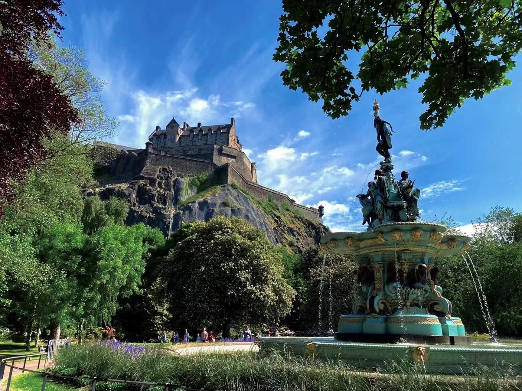 爱丁堡大学(the university of edinburgh 爱丁堡,这座位于苏格兰的