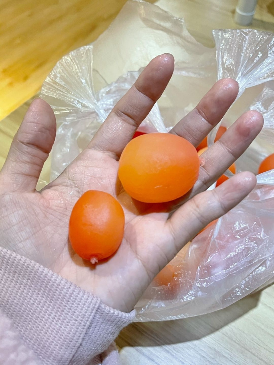 这云南金西梅千万别买…0101 今天去云南洱海玩 看到这金亮亮的