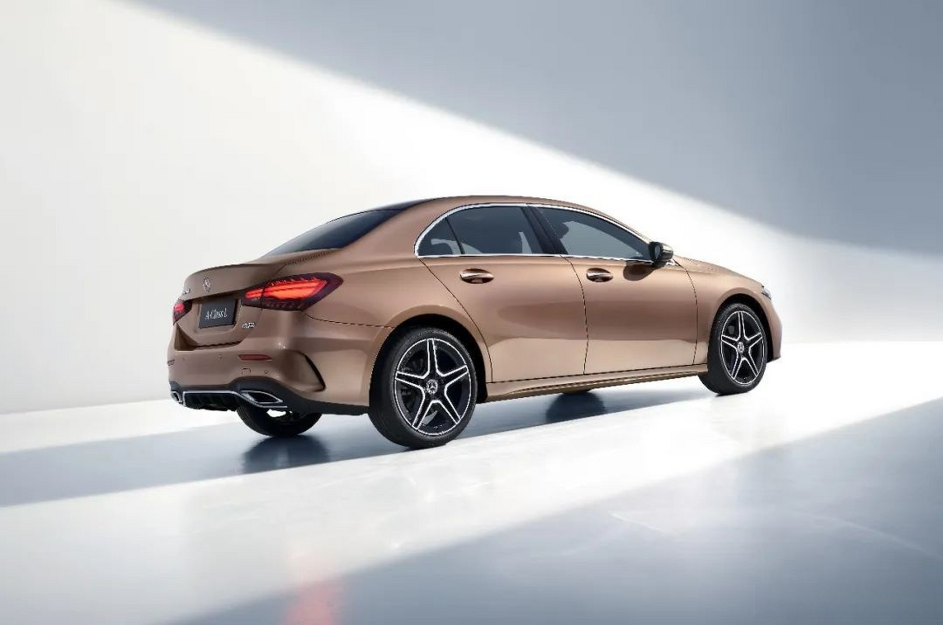 22万元 全新一代梅赛德斯-奔驰长轴距a级轿车上市  5月18日,新一代