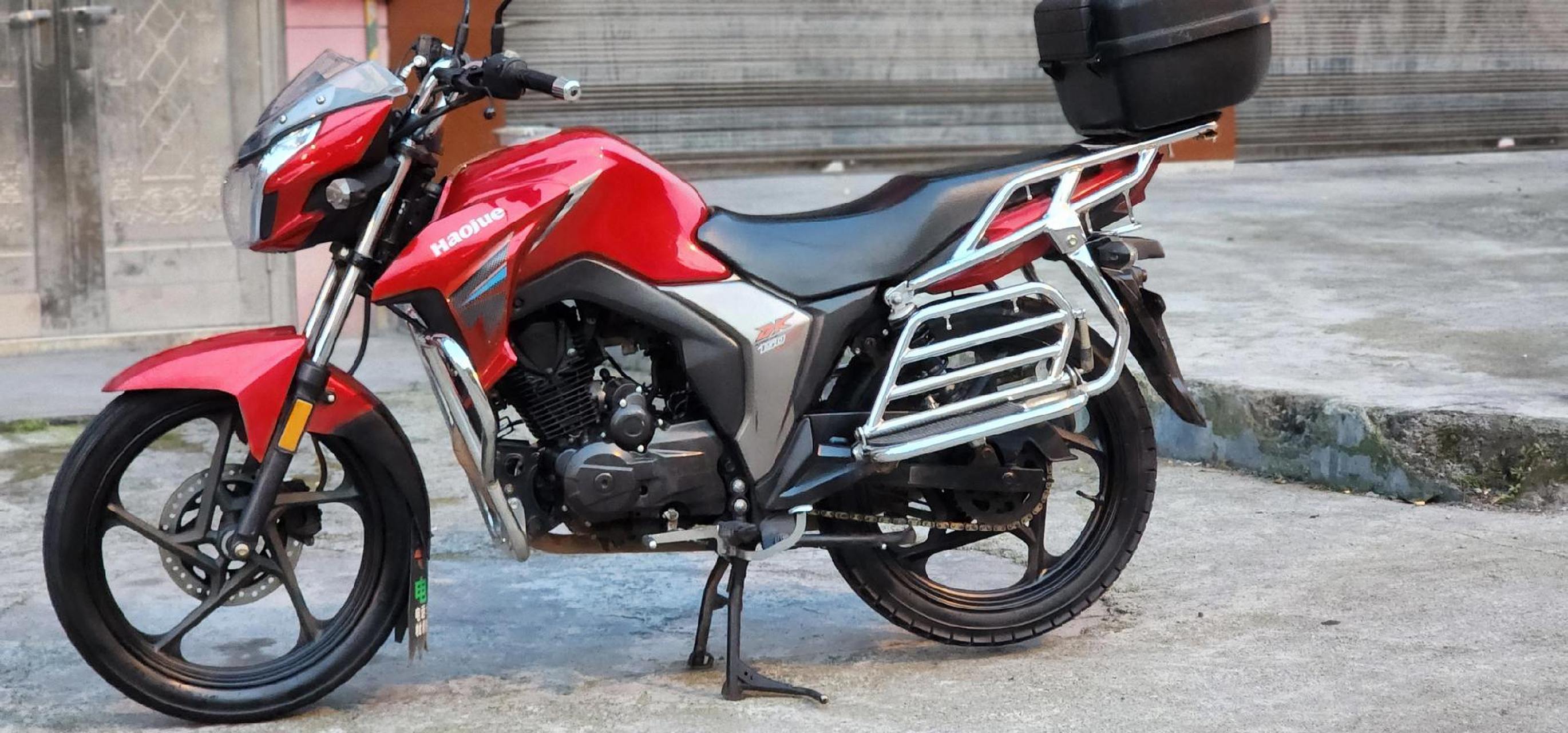 豪爵dk150电喷,保险才买的,车况橙色精品,价格不高三千多,随时可以