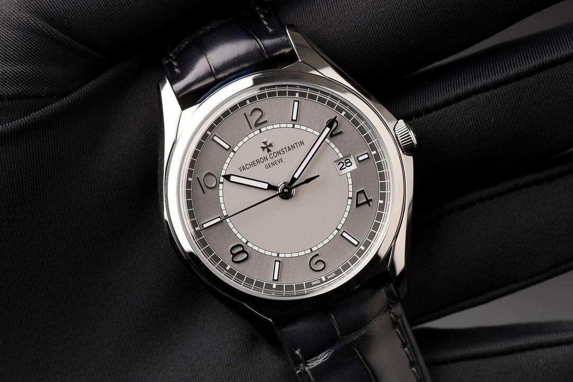 江诗丹顿伍陆之型4600e 男士自动机械腕表,40表经,乳光灰色中央区域