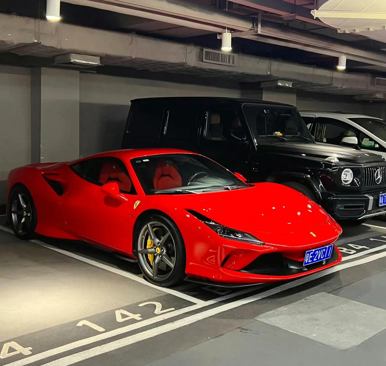 在广州某地下停车场,豪车遍地都是呀,堪比车展!