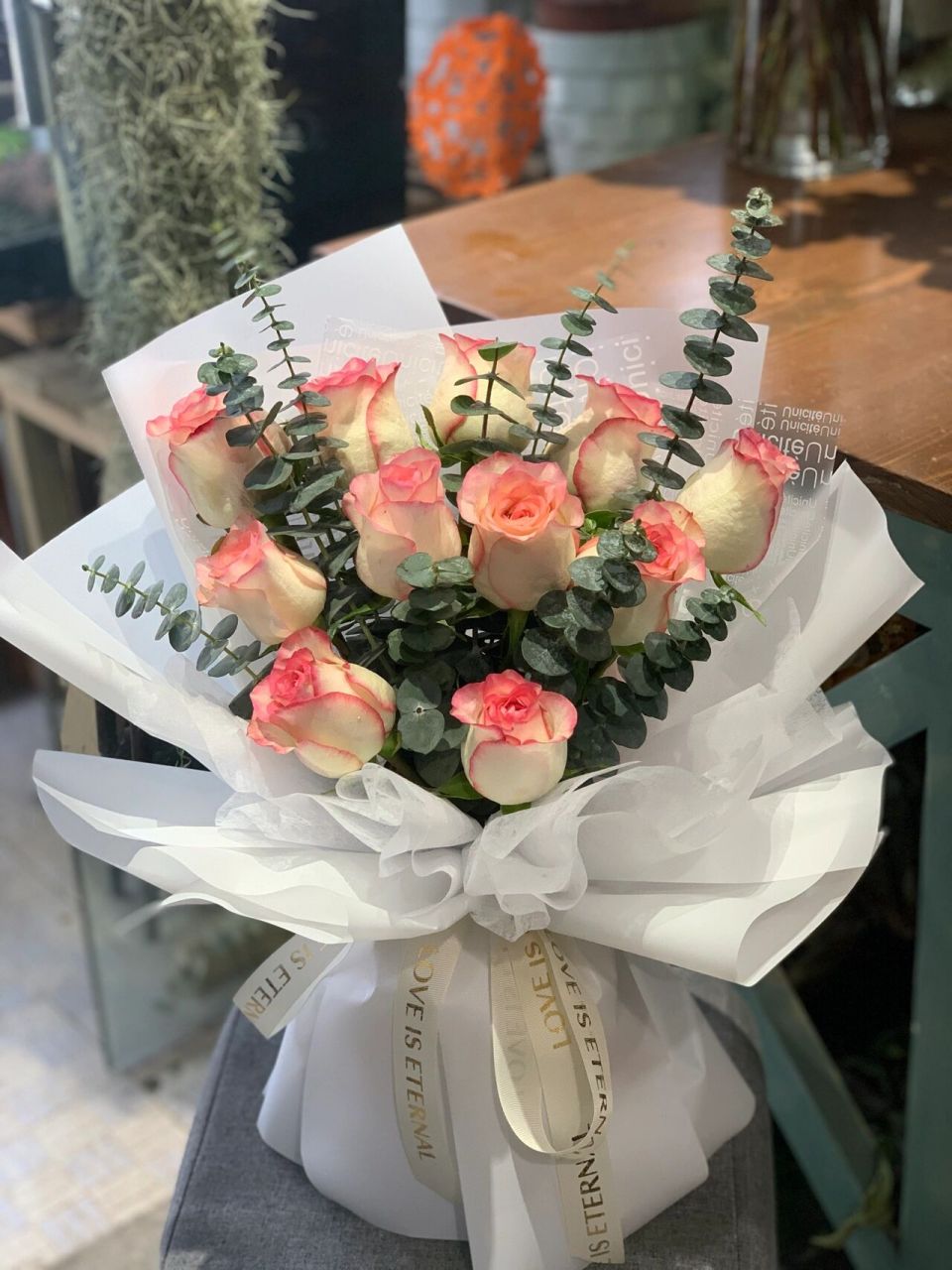 11朵爱莎玫瑰花束 爱莎玫瑰11支 白韩素纸 透明英文防水纸