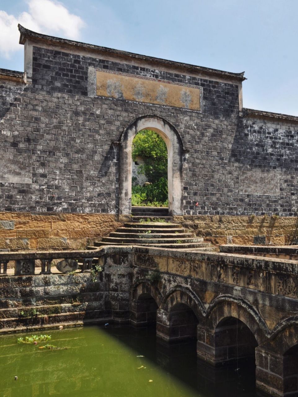内江威远静宁寺 静宁寺真的就跟它的名字一样宁静,是著名的川南地藏