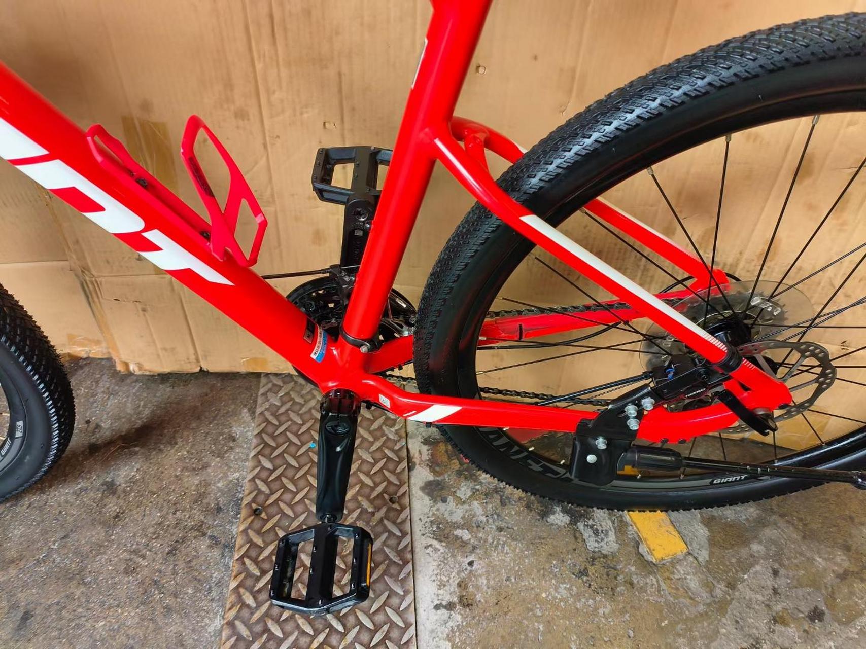 捷安特xtc800,双油碟30速,气庒前叉带线空锁死,车架m号,成色很新,3150