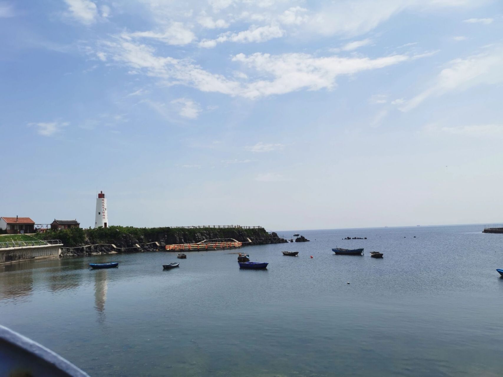 龙口桑岛半日游 桑岛是个有将近两千人居住的渔村,村落主要集中在岛的