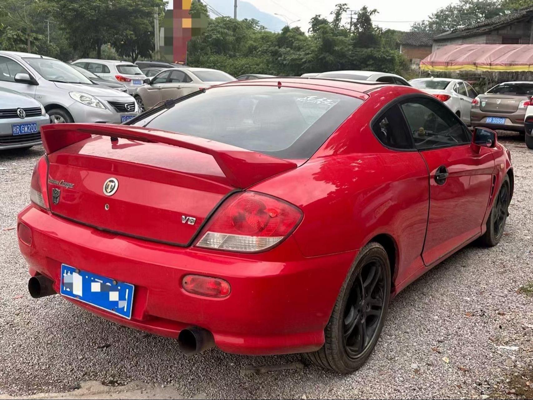 准06年平民跑车现代酷派,自动2.7l后驱,两门四座无边框车门,精品车况