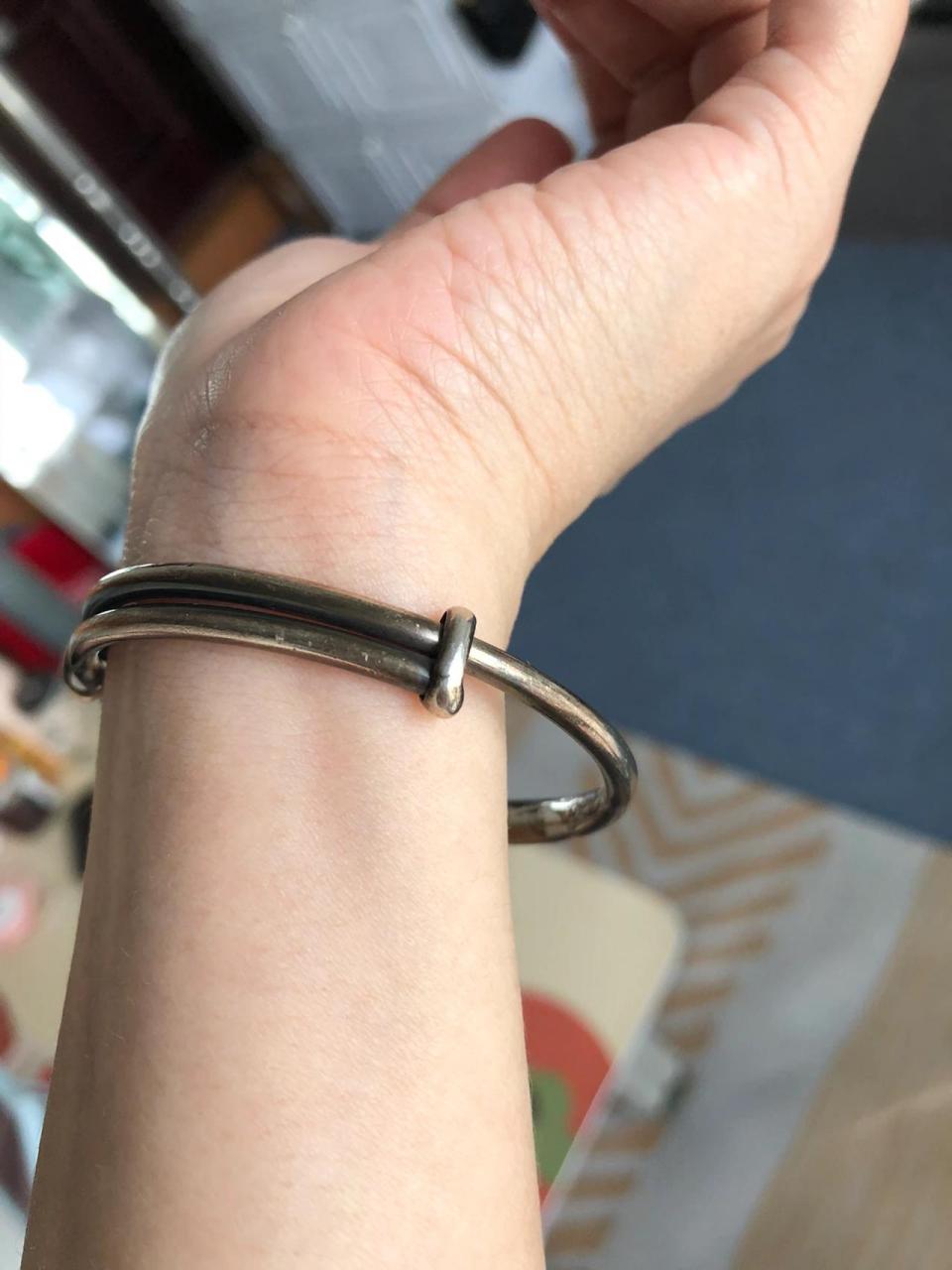 银手镯带了三年突然变黑是什么原因 带了三年的银手镯突然变黑了,是不