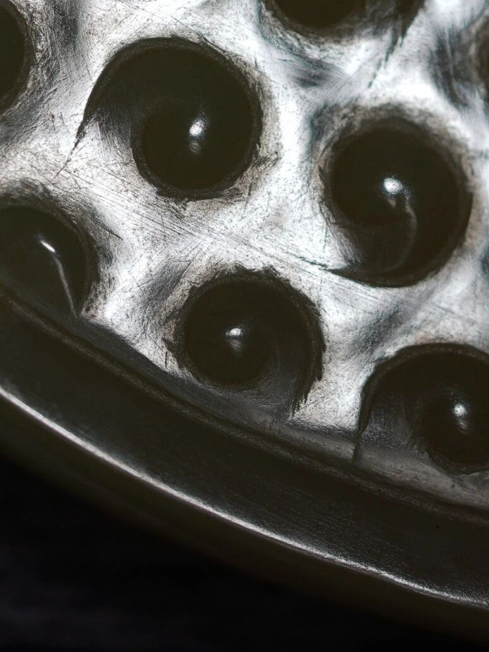 我相信,一枚战汉时期谷纹玉壁的制作的难度是极高的,之所以能见到这么