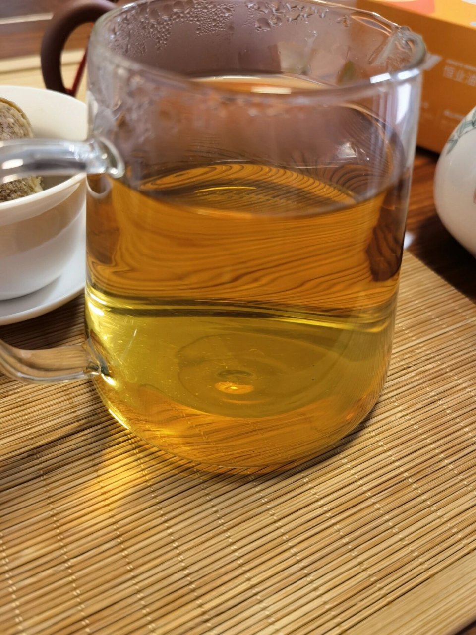 新会陈皮泡茶后,是什么颜色才是正常的呢?