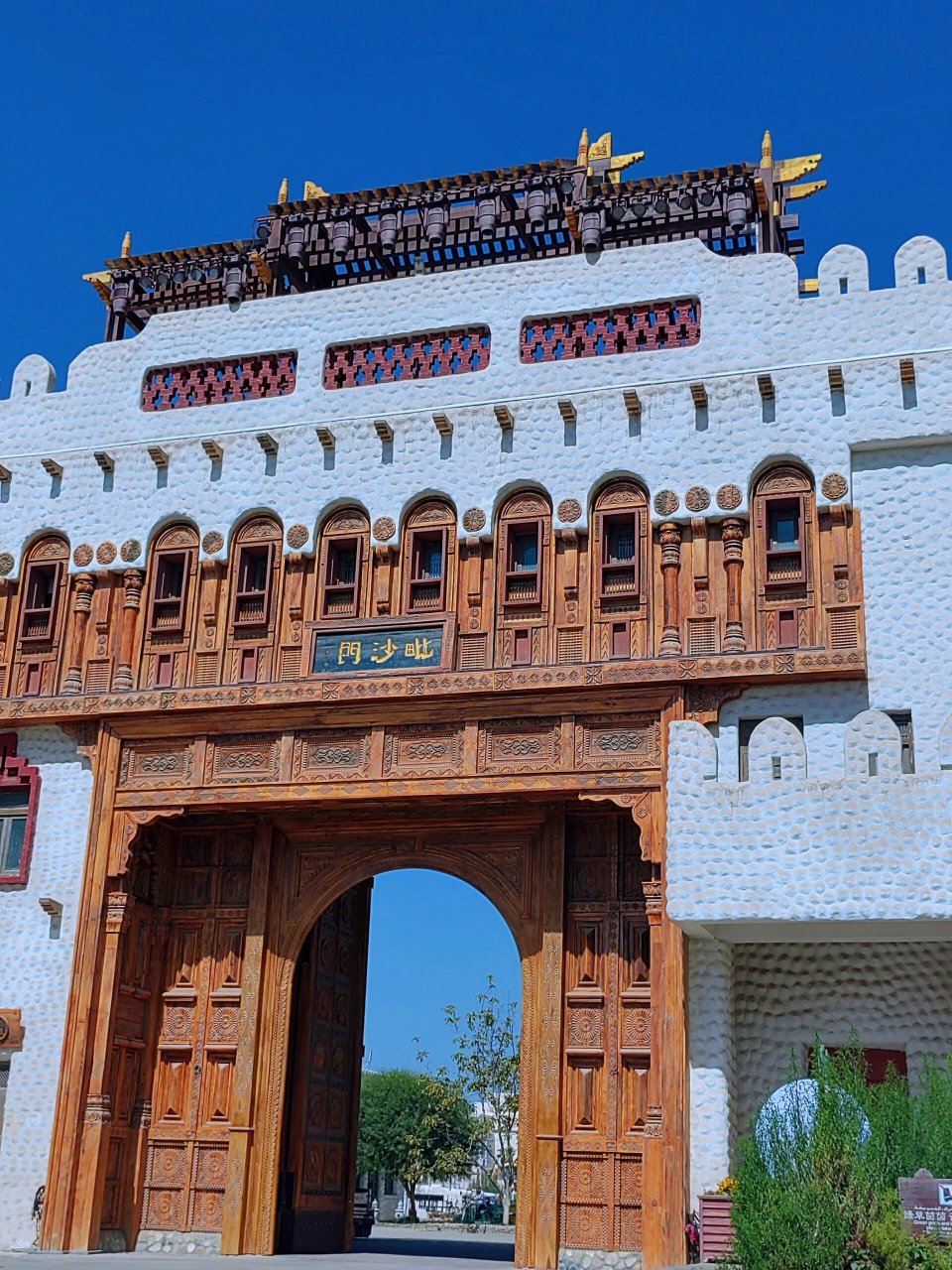 和田约特干故城 约特干故城位于和田市以西10公里巴格其镇,占地157亩