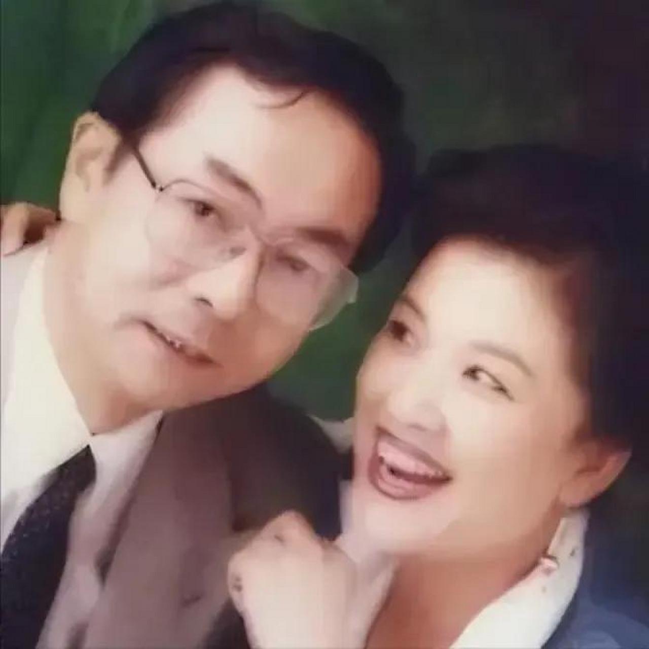 61岁的宋春丽和丈夫坚持丁克三十几年,直到2012年一天,好友邓婕到