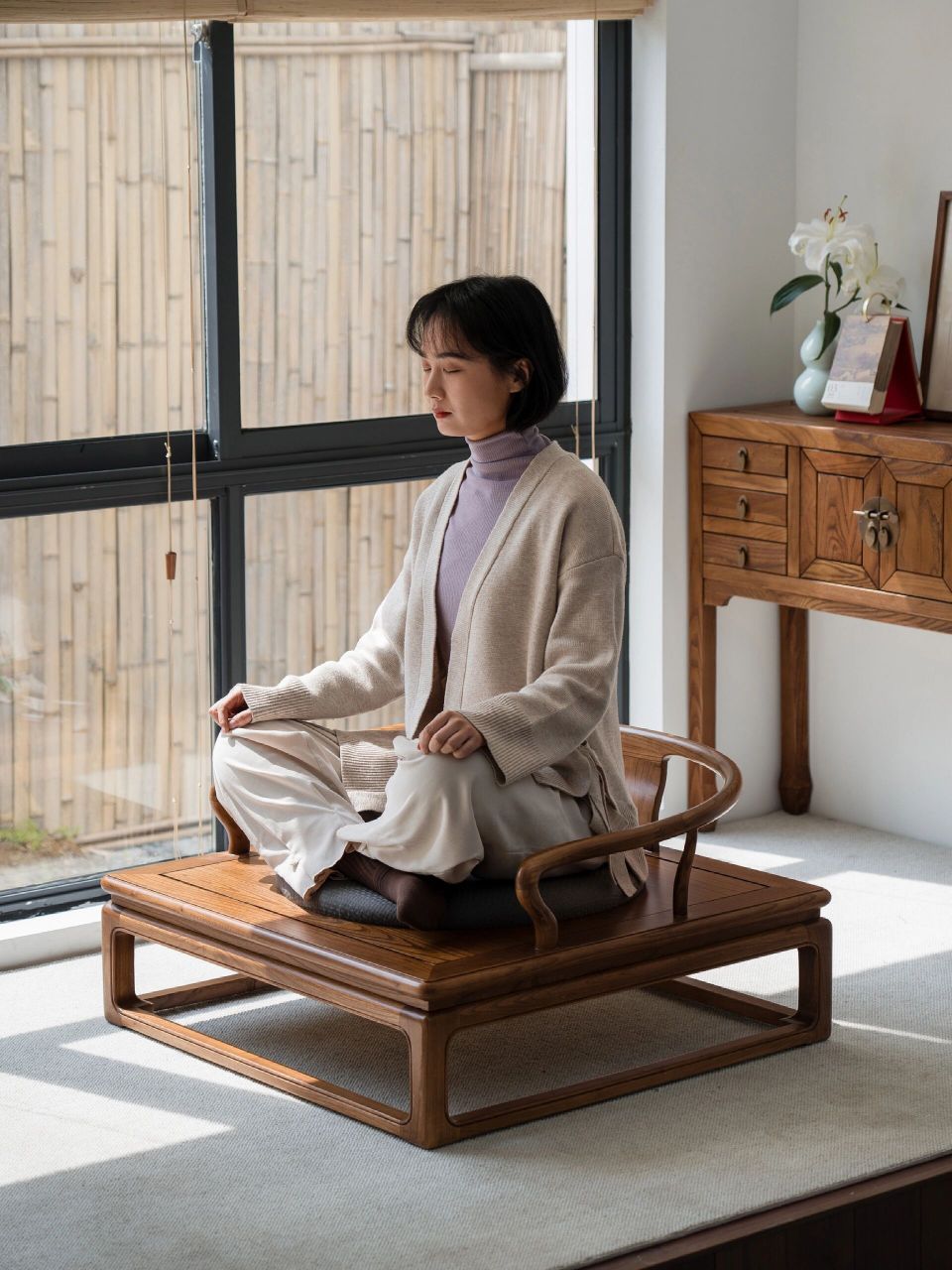 坐下禅椅|一款专门用来打坐的禅椅 底座的灵感源自古代的须弥座,简化