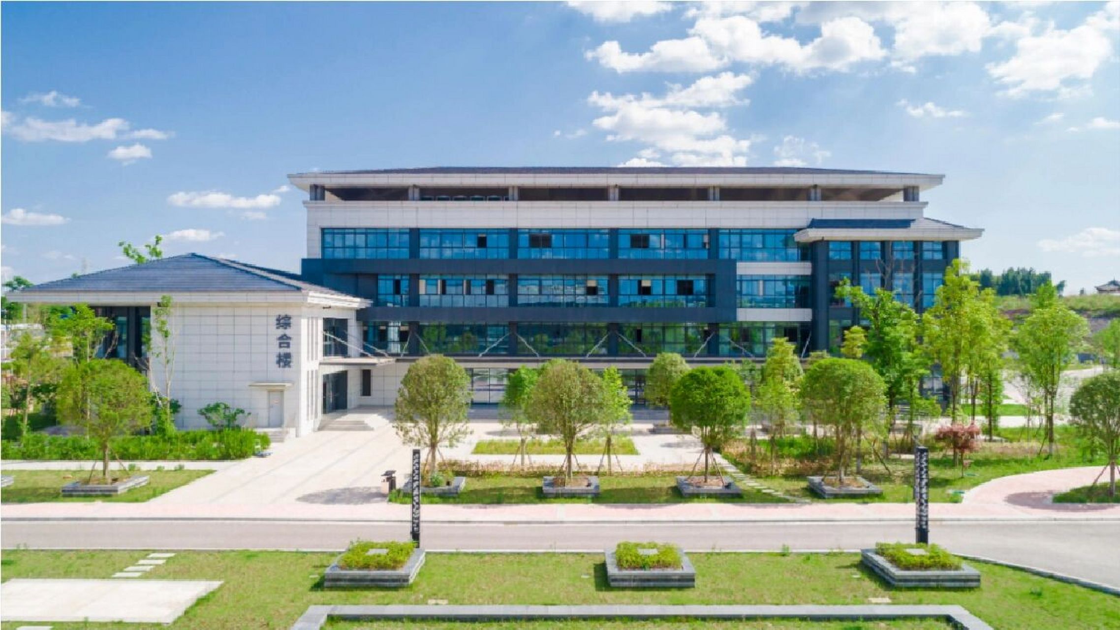 资阳口腔职业学院环境      资阳口腔职业学院是经四川省人民政府批准