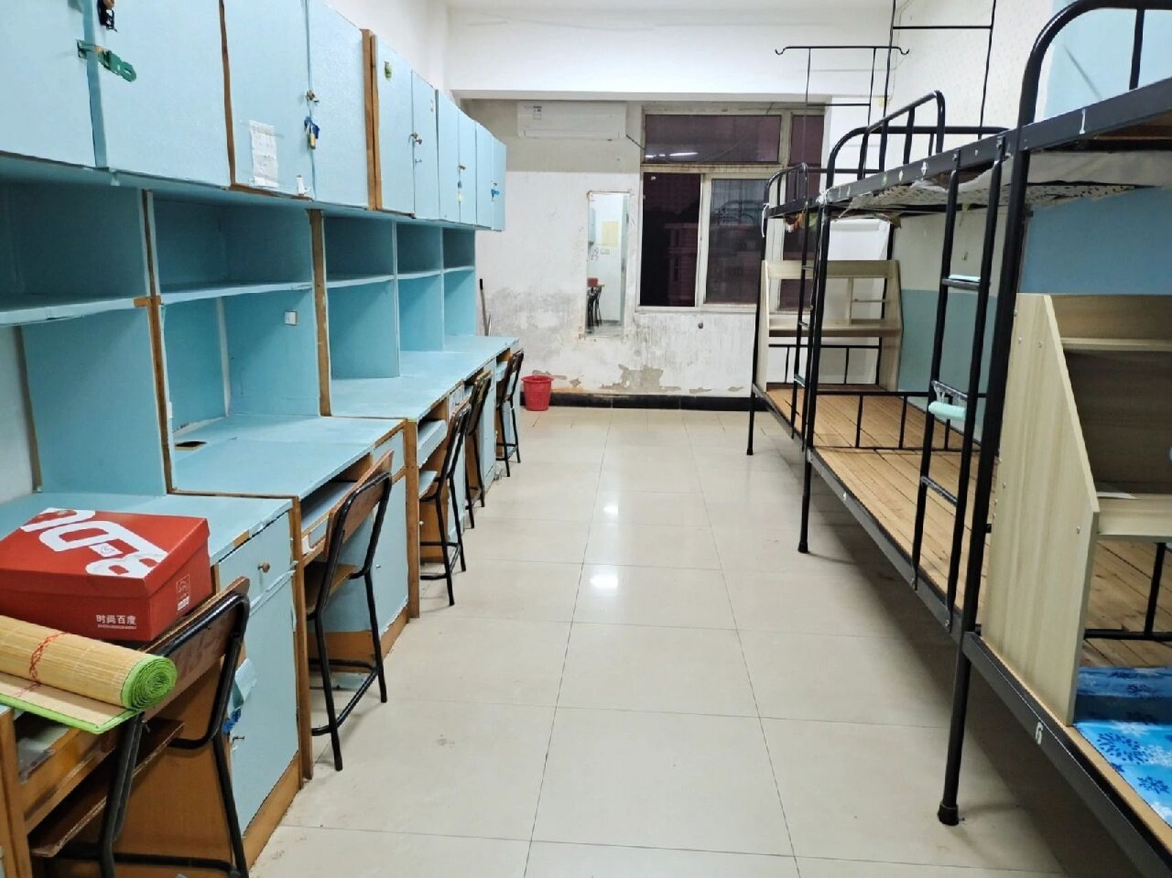 一些关于湖南大众传媒的零碎记忆 寝室分为六人寝和四人寝百分之八十