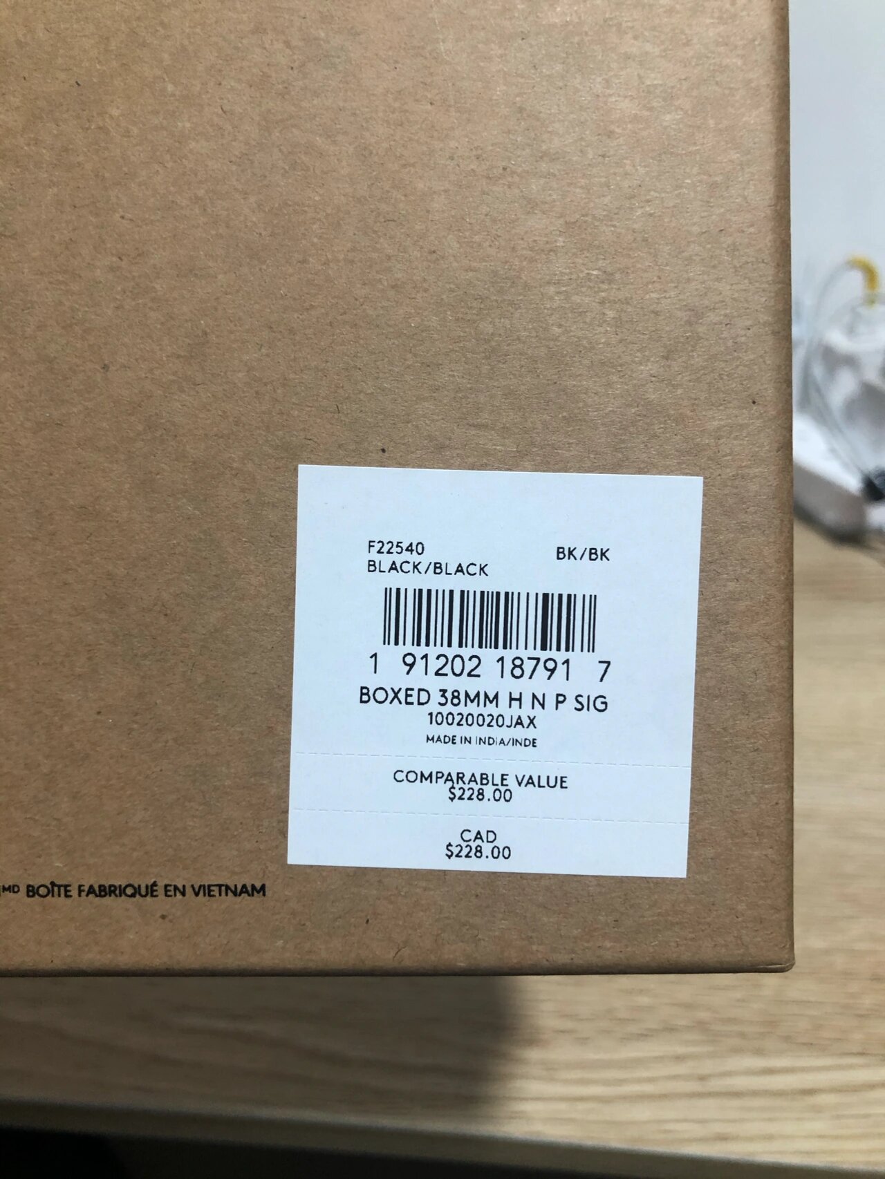 coach皮带礼盒细节对比 coach皮带礼盒 真假对比! 图为正品皮带细节!