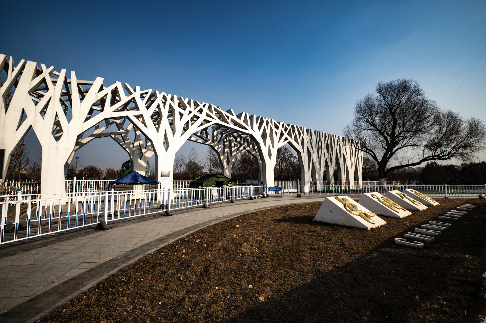 长阳公园 位于北京房山的长阳公园,是一个很适合跑步,遛弯,晒太阳的好