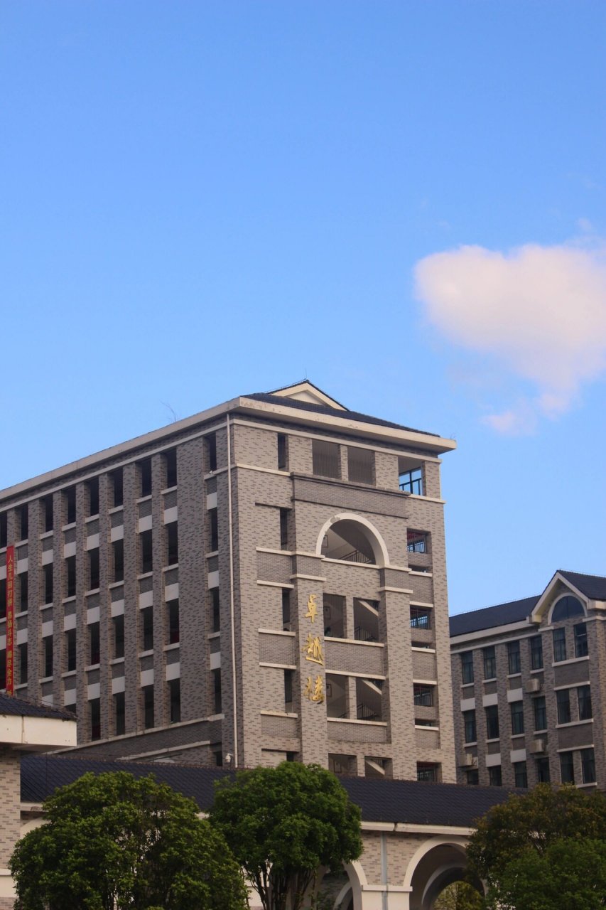 想报考遵义五中的学弟学妹们     有问题可以问我